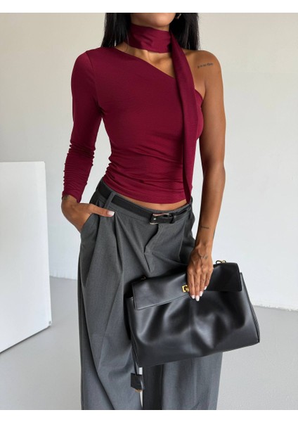 Asimetrik Yaka Fularlı Tek Kol Omuz Detaylı Sandy Kumaş Crop / Bluz modelleri
