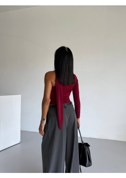 Asimetrik Yaka Fularlı Tek Kol Omuz Detaylı Sandy Kumaş Crop / Bluz fırsatları