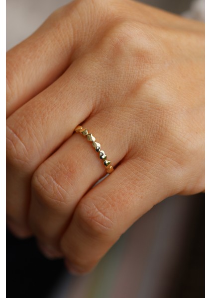 14 Ayar Altın Sıralı Mini Kalp Dizisi Yüzük fiyatları