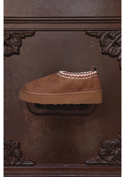 Bot 2525 - İçi Kürklü İşleme Detaylı Vizon Süet Kadın Bot