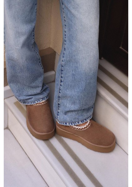 Bot 2525 - İçi Kürklü İşleme Detaylı Vizon Süet Kadın Bot fiyatları