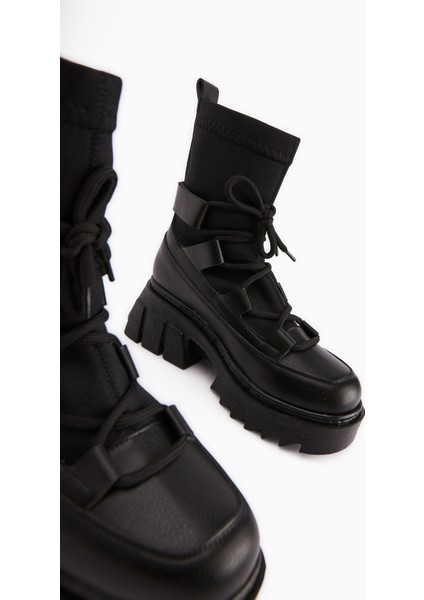 Casey Siyah Kalın Tabanlı Bağcıklı Kadın Bot modelleri