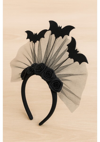 Siyah Güllü Yarasalar Tüllü Taç – Çocuk Kostüm & Doğum Günü Aksesuarı (Halloween Konsept) fiyatları
