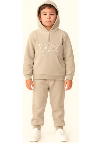 Erkek Çocuk Bej Kapüşonlu Yarım Fermuarlı 3 Iplik Eşofman Takımı – It Has Just Started Baskılı, Şardonlu Kumaş fırsatları