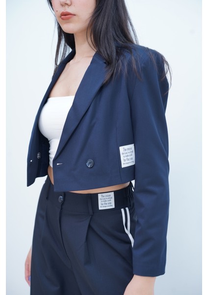 Biyeli Etiket Detaylı Ceket