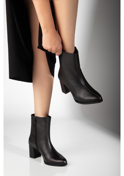 Siyah Hakiki Deri Önden Dikişli Fermuarlı Sivri Burun Özel Tasarım Premium Kadın Topuklu Bot modelleri