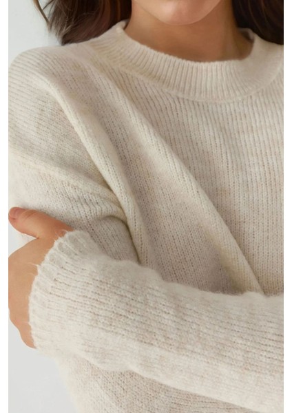 Kadın Kalın Örgü Yuvarlak Yaka Kazak Beyaz