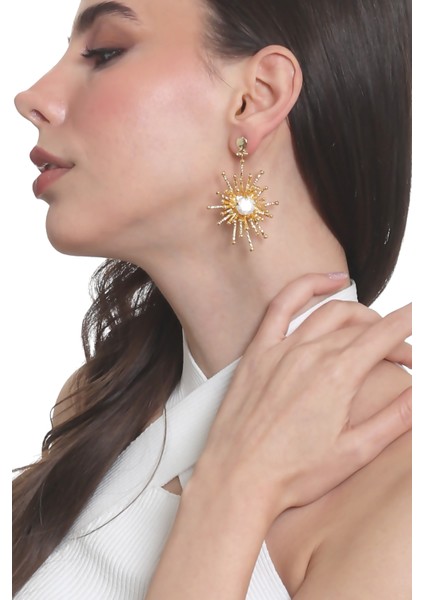 Kadın Altın Renk Kaplama Sedef Detaylı Çivili Model Büyük Güneş Küpe