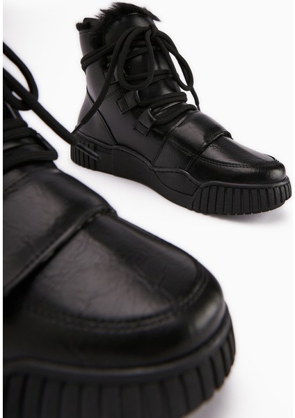 Yanisa Siyah Kürklü Bağcıklı Kadın Spor Bot modelleri