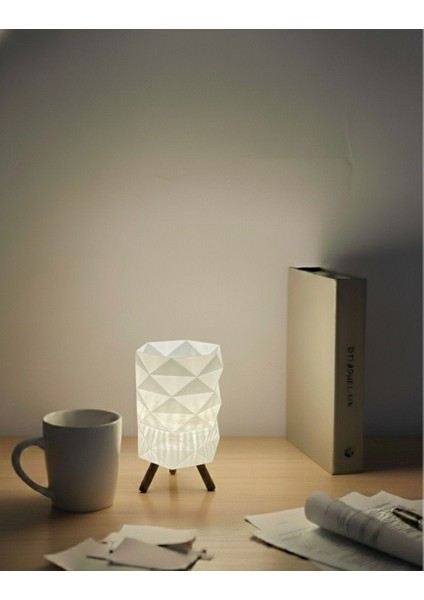 Prizma Desenli 3D Baskı Dekoratif Masa Lambası – Pilli Mum Işıklı Modern Dekoratif Gece Lambası