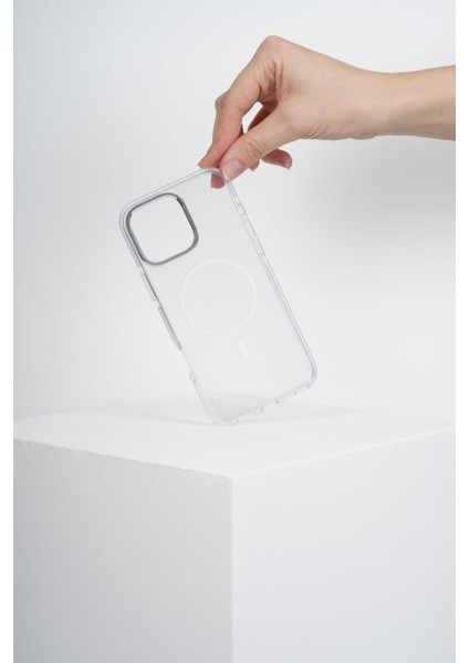 Silicone Case Iphone 16 Pro Max Beyaz Kılıf Magsafe Özellikli Şeffaf Sert Pc Embos Kılıf+Kamera Koruyucu+Kartlık modelleri