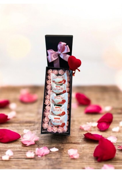 Sevgiliye Arkadaşa Hediye Kutusu Güllü, Ayclklı Raffaello Çikolatalı Doğum Günü Hediyesi