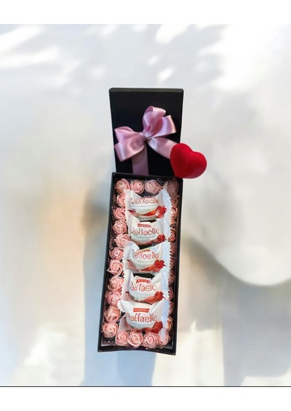 Sevgiliye Arkadaşa Hediye Kutusu Güllü, Ayclklı Raffaello Çikolatalı Doğum Günü Hediyesi fiyatları