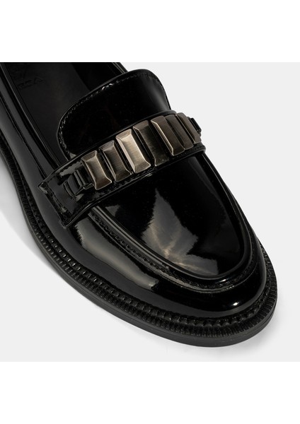 Kadın Siyah Metal Aksesuarlı Loafer