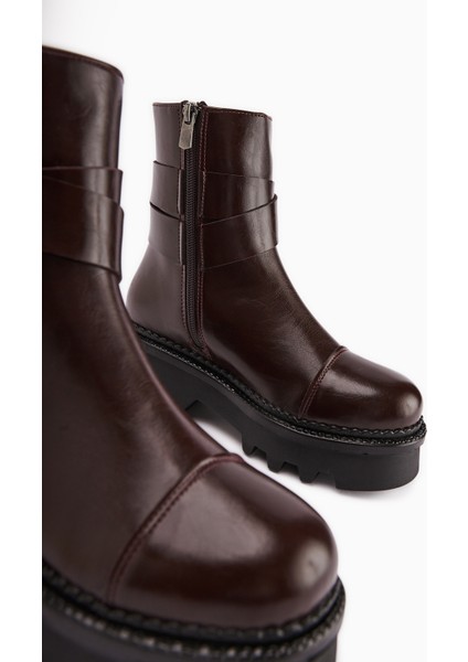 Cristin Bordo Yüksek Tabanlı Kadın Bot modelleri