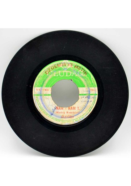 Özdemir ve Metin (Arılar) - Nah Nah Plak PLK2232