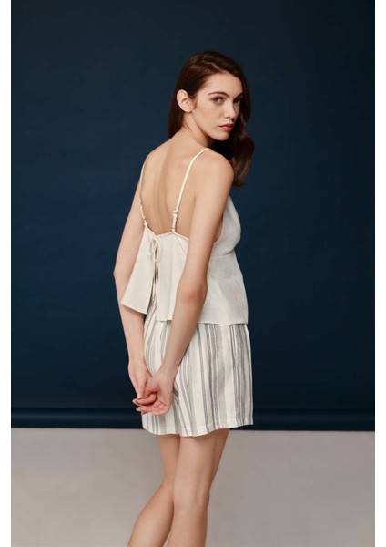 Kadın Çizgili Desenli Ekru Viskon Askılı Üst Şort Takımı fırsatları