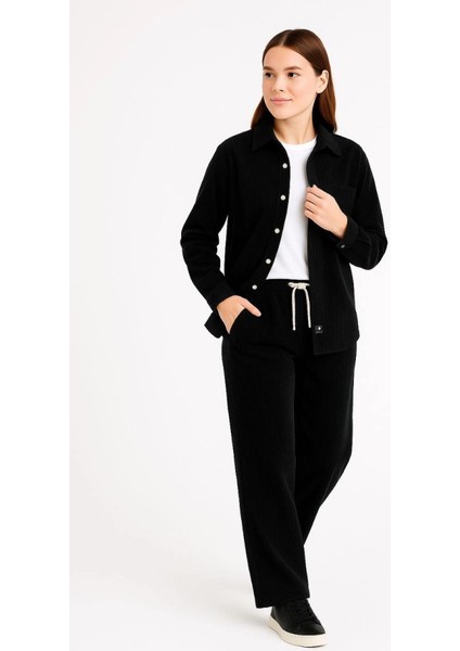 Kadife Oversize Takım - Gömlek ve Pantolon Ikili Set Füme Corduroy Şıklığı, Rahat ve Zarif Duruş Yumuşak Dokulu Kadife Kumaş, Düğmeli Gömlek Üst ve Lastikli Pantolon Alt Parça ile Gün Boyu Konfor- Siyah