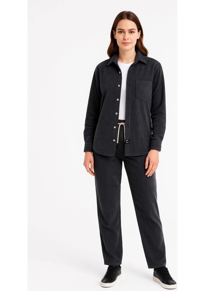 Kadife Oversize Takım - Gömlek ve Pantolon Ikili Set Füme Corduroy Şıklığı, Rahat ve Zarif Duruş Yumuşak Dokulu Kadife Kumaş, Düğmeli Gömlek Üst ve Lastikli Pantolon Alt Parça ile Gün Boyu Konfor- Siyah fiyatları
