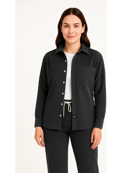 Kadife Oversize Takım - Gömlek ve Pantolon Ikili Set Füme Corduroy Şıklığı, Rahat ve Zarif Duruş Yumuşak Dokulu Kadife Kumaş, Düğmeli Gömlek Üst ve Lastikli Pantolon Alt Parça ile Gün Boyu Konfor- Siyah fırsatları