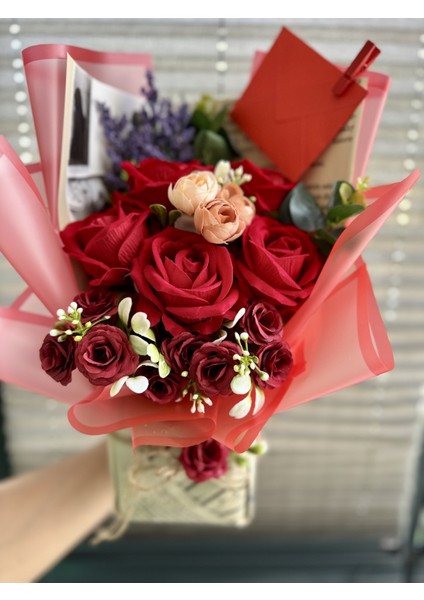 Sevgiliye, Kız Arkadaşa Özel Hediye Buketi Yapay Kadife Güllü Özel Buket
