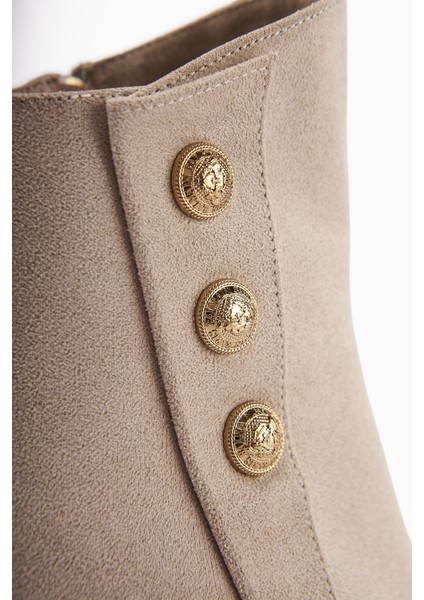 Mayvi Bej Süet Toka Detaylı Topuklu Kadın Bot indirimleri