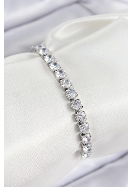 Pirinç Zirkon Taşlı Kare Model Gümüş Renk Asansörlü Kadın Bileklik - Lisinya