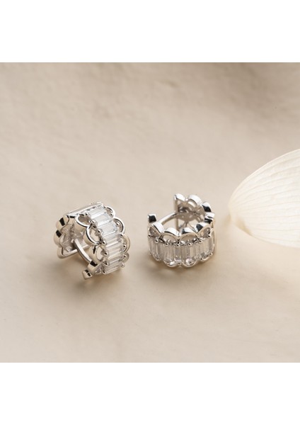 925 Ayar Gümüş Baget Taşlı Minimal Halka Küpe fiyatları