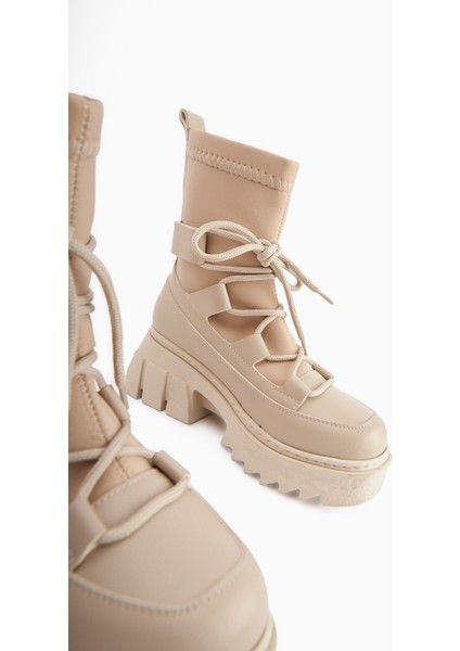 Casey Bej Kalın Tabanlı Bağcıklı Kadın Bot modelleri