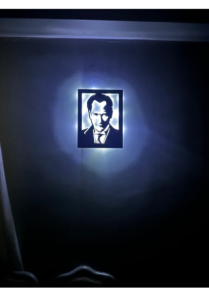 LED Işıklı Cumhuriyetin Kurucusu Atatürk Tasarımlı Ahşap Dekoratif Duvar Çerçevesi
