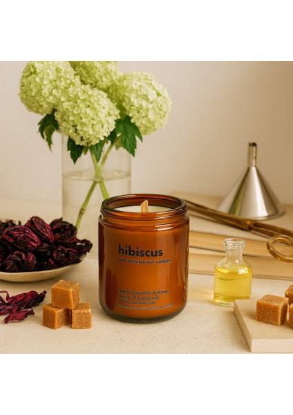 : Hibiscus : Amber Cam Kavanozda : Kokulu Soya Mum (Ebegümeci, Bergamot, Ylang Ylang, Karamel)