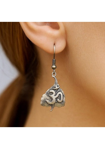 Ohm Yoga Şekilli Kadın Küpe Çift Adet Gümüş Kaplama El Yapımı Küpe