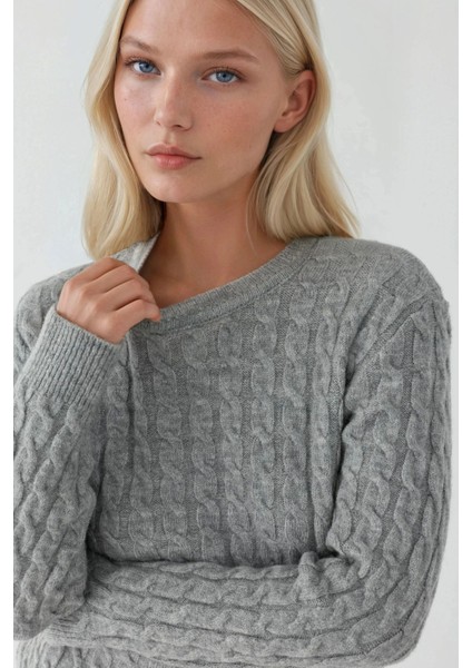 Kadın Yuvarlak Yaka Kalın Saç Örgüsü Kazak Gri fiyatları