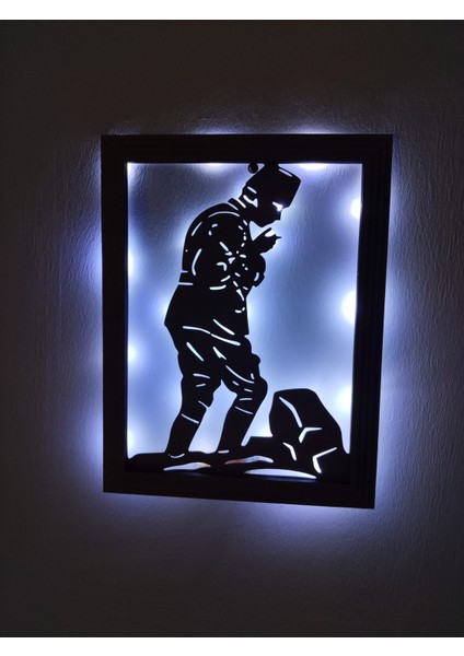 LED Işıklı Kurtuluş Savaşı Komutanı Atatürk Tasarımlı Ahşap Dekoratif Duvar Çerçevesi
