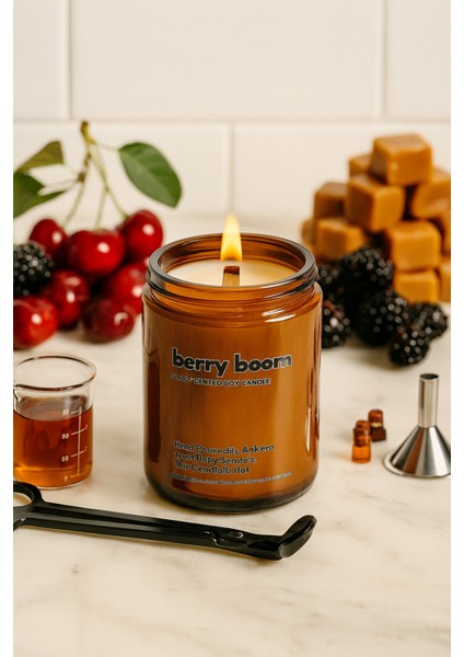 : Berry Boom : Amber Cam Kavanozda : Kokulu Soya Mum (Berry, Kiraz, Peoni, Beyaz Karamel)