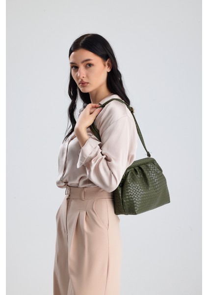 Liora Haki Örgü Detaylı Portföy Kadın Omuz, Kol ve El Çantası modelleri