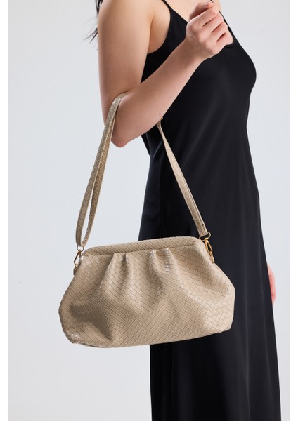 Liora Krem Örgü Detaylı Portföy Kadın Omuz, Kol ve El Çantası fırsatları