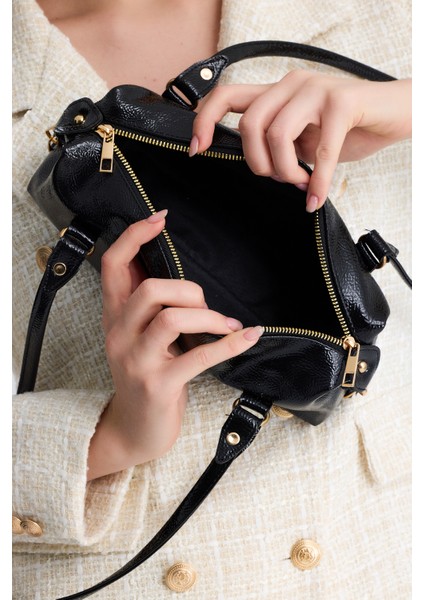 Olivra Siyah Toka Detaylı Mini Kadın Omuz, Kol ve El Çantası fiyatları