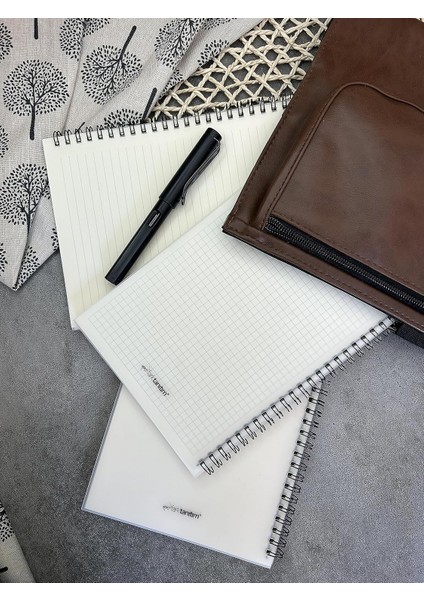 Tanıtım A5 (15X21CM) Boyutunda Şeffaf Kapağa Sahip Yırtılmaz Su Geçirmez Spiralli 60 Yapraklı (Çizgili)