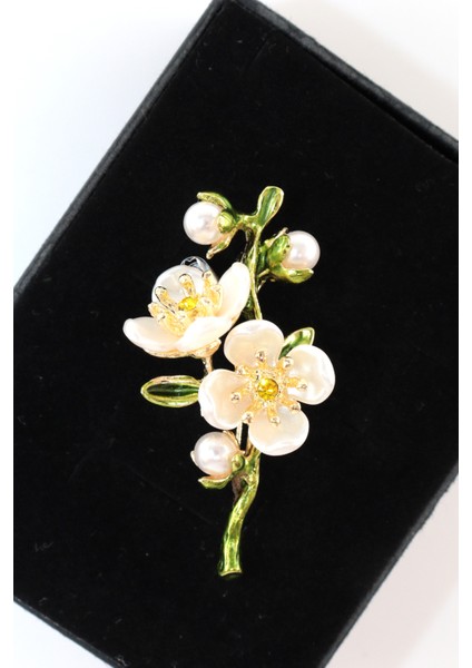 Baharın Uyanışı Erik Çiçeği Broş. Yeşil Dallı Incili Kristal Taşlı Erik Çiçekli Kadın Yaka Iğnesi. fiyatları