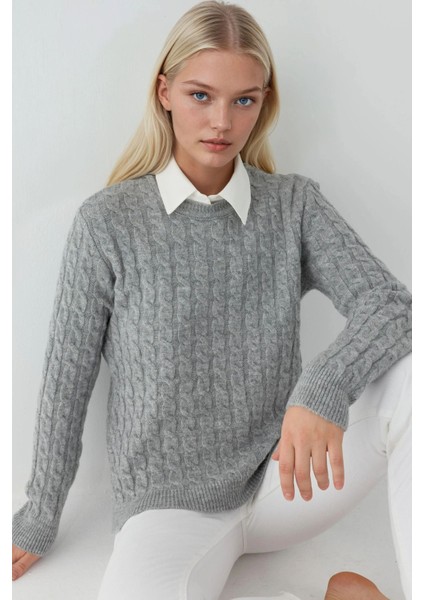 Kadın Yuvarlak Yaka Kalın Saç Örgüsü Kazak Gri