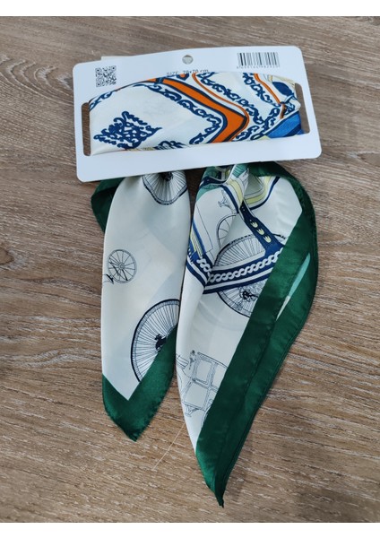 Beray 70*70 cm Desenli Saten Fular Koyu Yeşil Desenli fiyatları