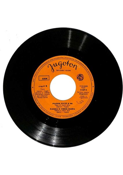 Qamili I Vogël (1972) – Kanga E Trimave Gjakovarë Plak (107.5) PLK18261 fiyatları