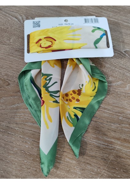 Beray 70*70 cm Desenli Saten Fular Yeşil Ekru Desenli fiyatları