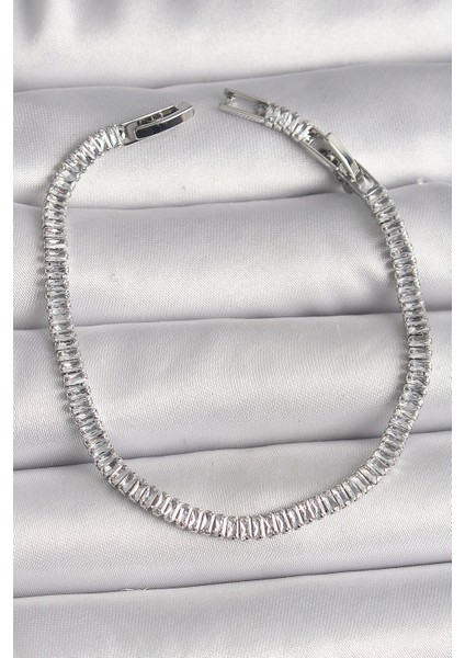 Pirinç Gümüş Renk Zirkon Taşlı Su Yolu Model Kadın Bileklik - Lisinya