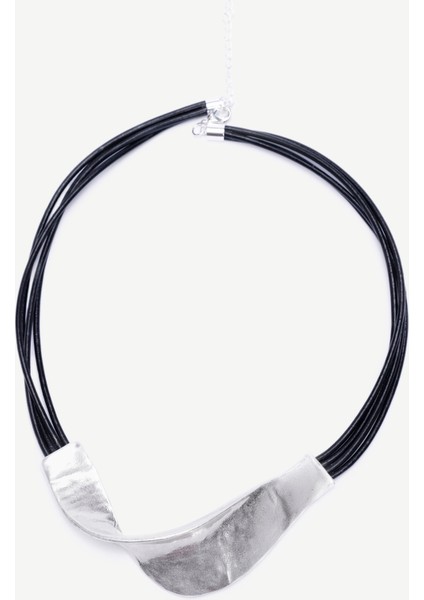 Metal Uç Detaylı Kolye