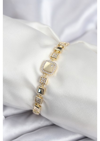 Pirinç Vıp Seri Gold Renk Zirkon Taşlı Model Kadın Bileklik - Lisinya