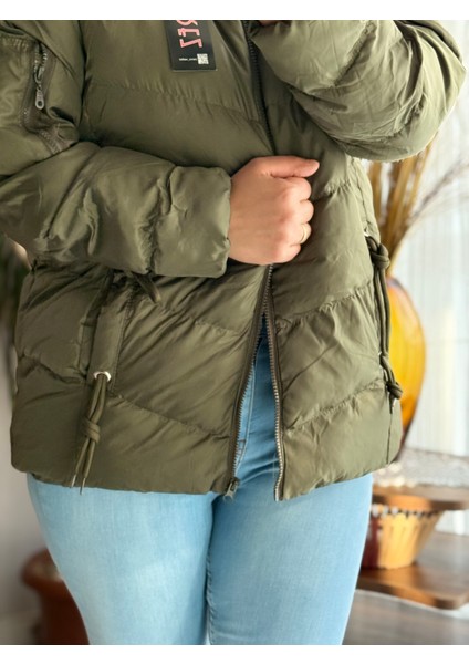 Bayan Kapşonlu Şişme Mont