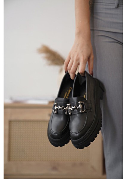 Kadın Günlük Loafer Suni Deri Oval Burunlu Metal Tokalı 6 cm
