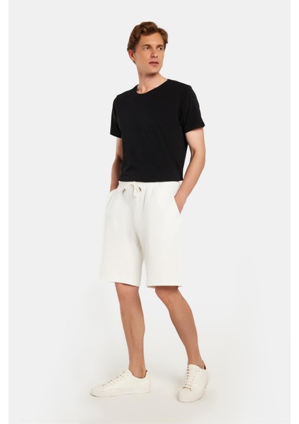 Erkek Regular Rahat Kesim Beli Lastikli Bağlamalı Yandan Cepli Ekru Bermuda Şort fiyatları